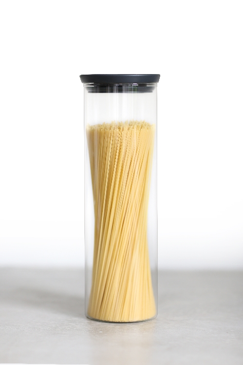 Brabantia stapelbarer Glasbehälter TOKIO, Inhalt: 1,9 Liter, Farbe Deckel: dunkelgrau, Höhe 32,1 cm, Durchmesser 10,5 cm.