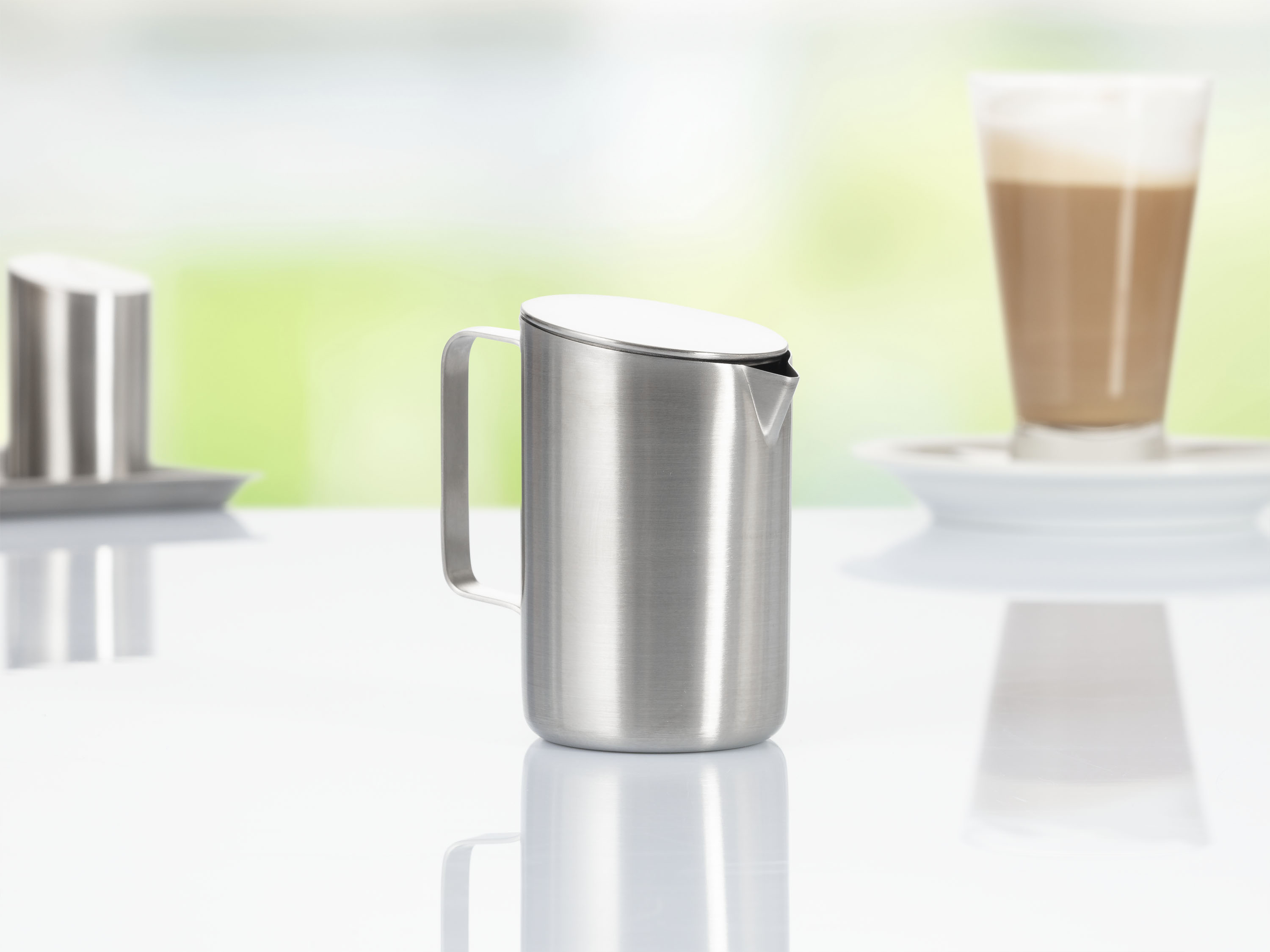 Milchkännchen mit Deckel VISTA, Durchmesser: 92 mm, Höhe: 10 mm, Inhalt: 200 ml, mit gebürsteter Oberfläche,