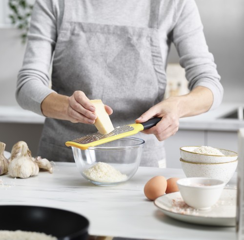 Joseph Joseph GripGrater Flachreibe mit Schüsselnut (Grob)