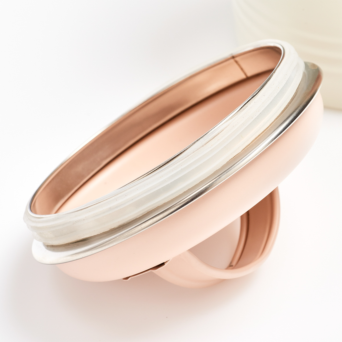 Vorratsdose, Metall, Ø11,3x16,5 cm. Farbe: creme/rosé. Fassungsvermögen: 780 ml. Diese hübsche Vorratsdose in Creme und Rosé lässt einen