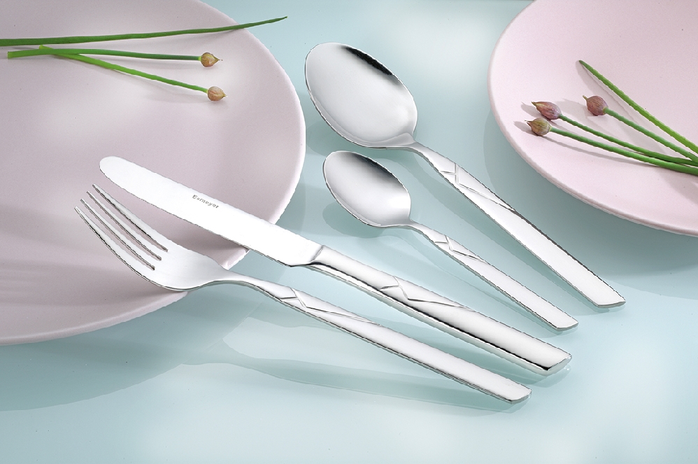 24-teiliges Besteckset MIRIAM aus Edelstahl 18/0, poliert. Messer aus Klingenstahl.