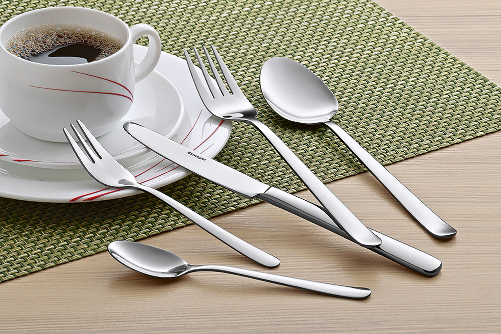 30-teiliges Besteck TINA aus Edelstahl 18/0, poliert. Messer aus Klingenstahl.