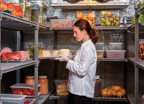 Geschlitzte Grundeinheit, 190 kg pro Fachboden, 800 kg für eine Einheit mit 4 Fachböden - Abmessungen in cm 61x122x163cm von Cambro