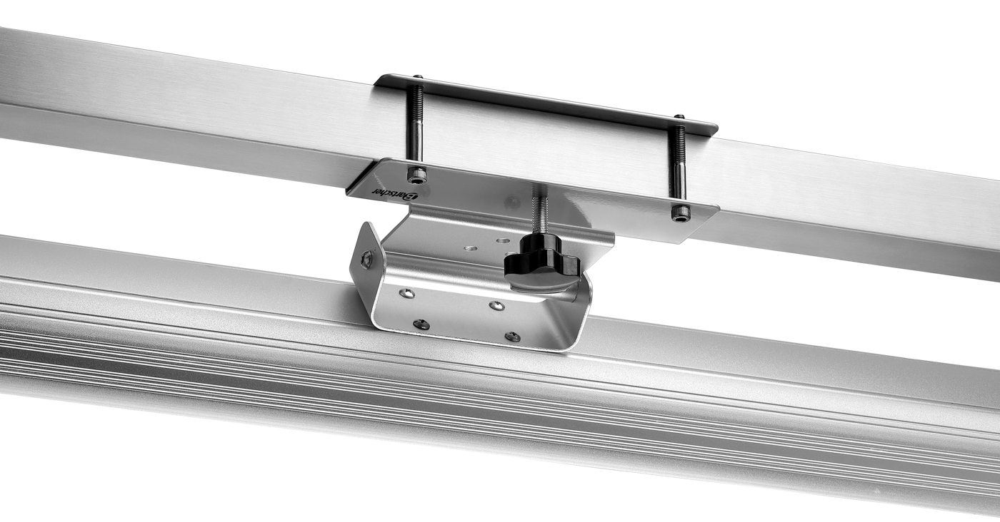 Bartscher Heizstrahler-Halterung W3000 |Ausführung: Für die Befestigung an einemVierkantrohr | Maße: 18,2 x 6 x 5,6 cm.