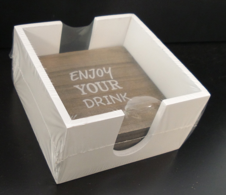 6 Glasuntersetzer ALEX mit Aufbewahrungsbox aus Pinienholz. Abmessungen gesamt ca. 10 x 10 x 6 cm. In Folie verschweißt.