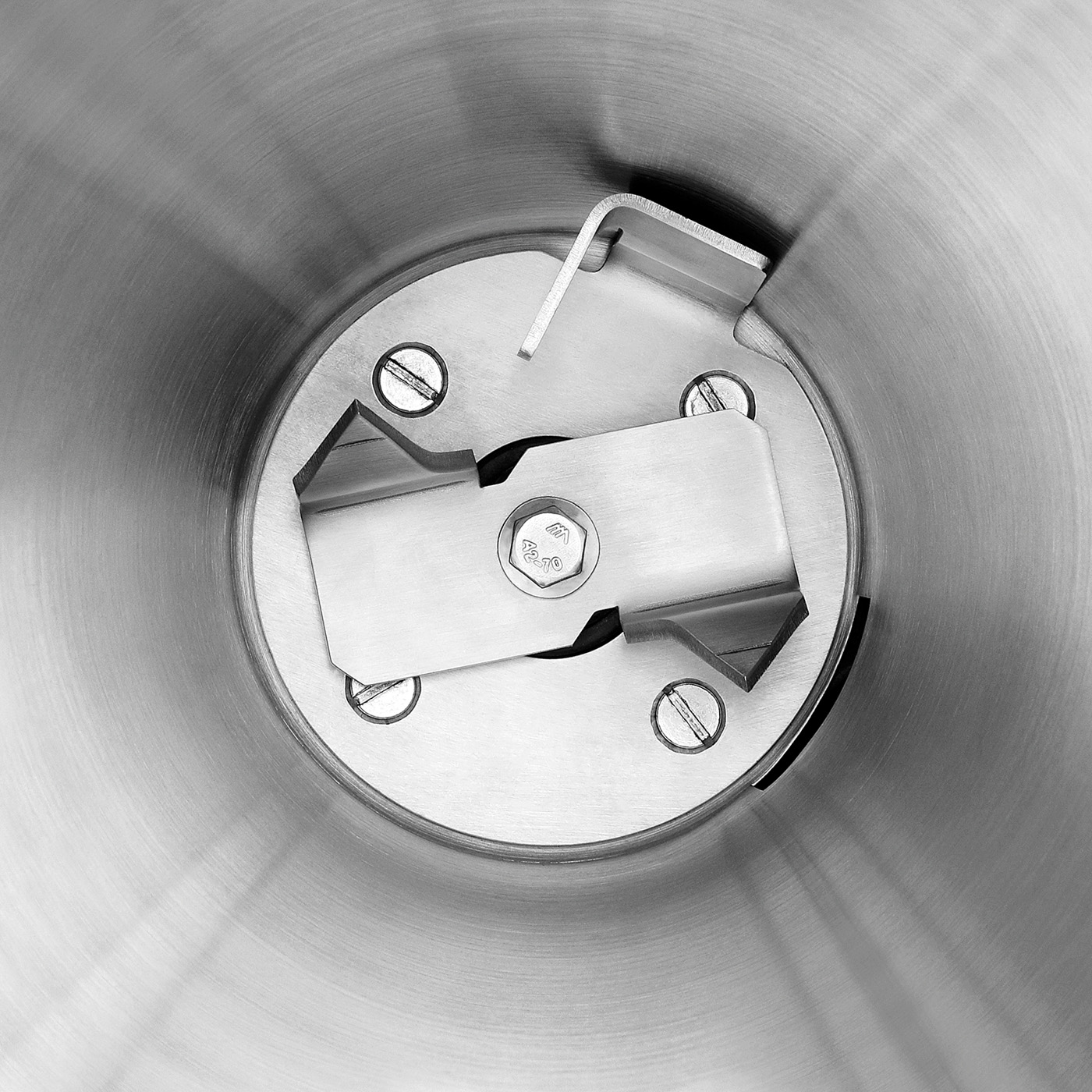 Bartscher Eiscrusher 2000 | Produktion max.: 120kg / Std. | Maße: 30 x 18,5 x 52,0 cm. Gewicht:5,4 kg