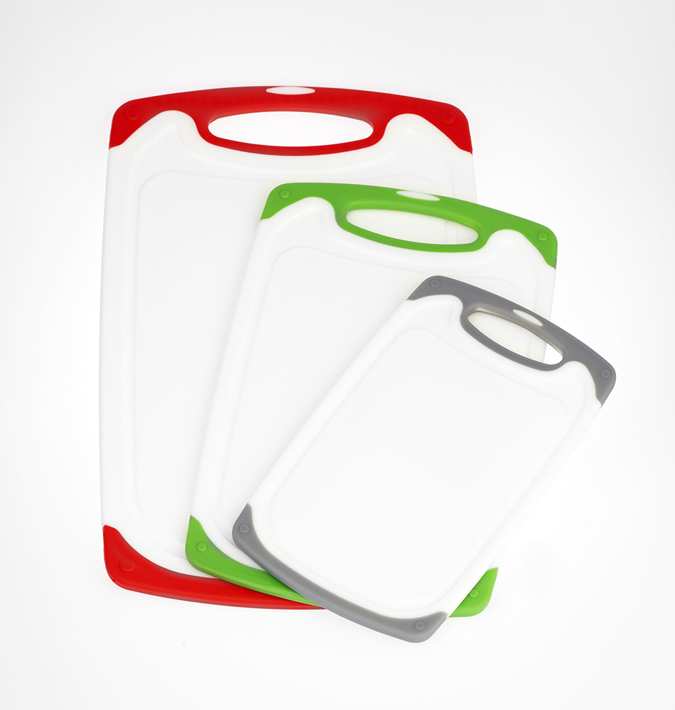 3-teiliges Schneidbrett-Set "Star" aus weißem Kunststoff mit farbigen Rändern, je Größe eine andere Farbe.