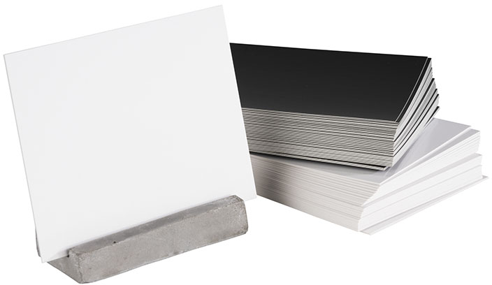 Kartenhalter, 2er Set 8 x 3,5 cm, H: 6 cm Beton inklusive 30 Beschriftungskarten 10 x 8 cm (15x weiß und 15x schwarz) nicht