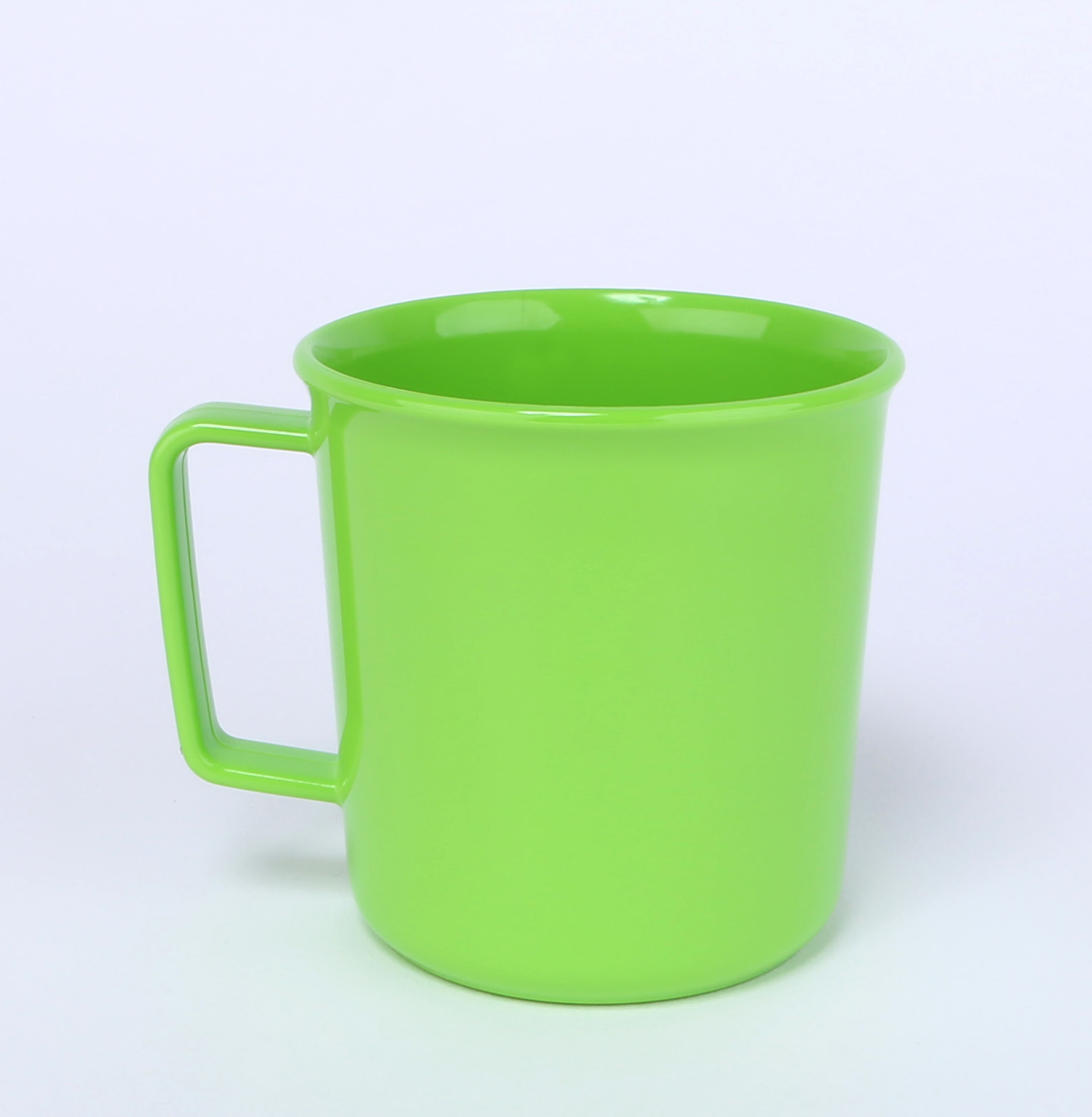 vaLon Zephyr Henkelbecher 0,2 L aus schadstofffreiem Kunststoff in der Farbe grasgrün.