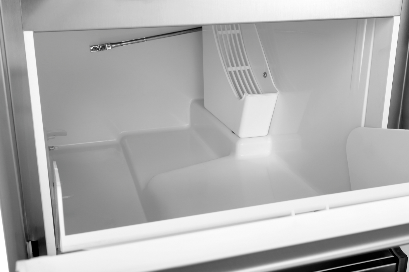 Bartscher Eiswürfelbereiter Q 26 |Höhenverstellbar von: 690 mm | Maße: 40 x 54,5 x69,0 cm. Gewicht: 30,9 kg