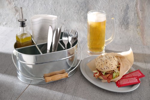 Besteck- & Servietten-Caddy. Das verzinkte Stahlblech verleiht dieser Serie ein rustikales Design.