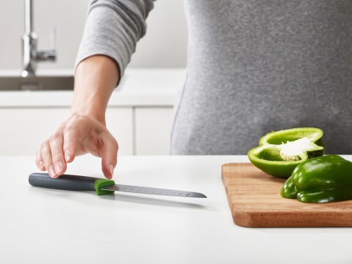 Joseph Joseph DoorStore - 4-teiliges Elevate Messerset mit Aufhängevorrichtung für Küchenschranktüren - opal