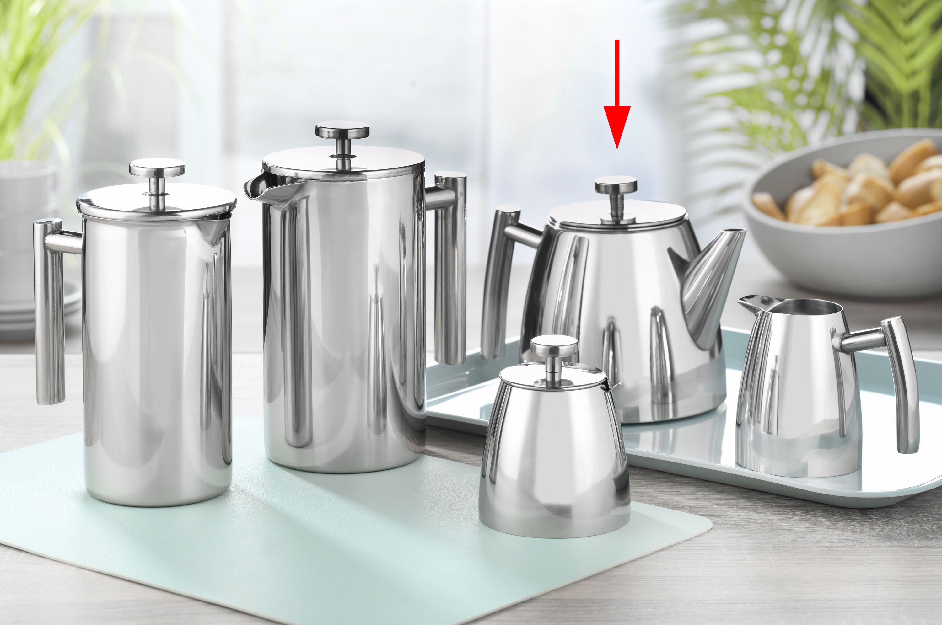 Teekanne BRIGHTON, Inhalt: ca. 1,2 Liter, doppelwandig isoliert aus Edelstahl 18/10  poliert mit herausnehmbarem Teesieb-Einsatz