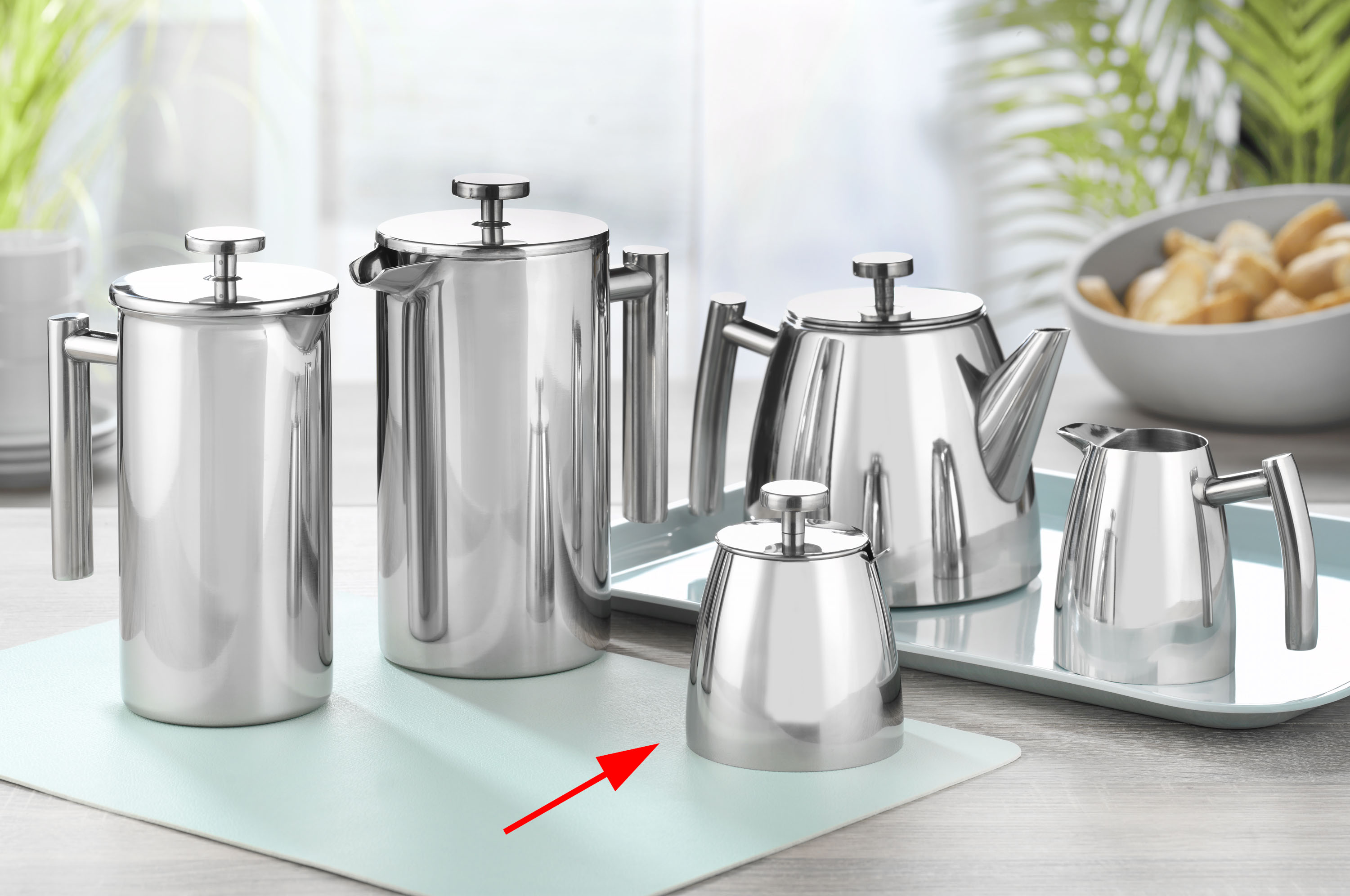 Zuckerdose "Cambridge"von caterado, mit Deckel u. Löffel. Edelstahl 18/10, poliert. Höhe ohne Deckel 8,5 cm (mit 10,3 cm), Durchmesser 8,9 cm.