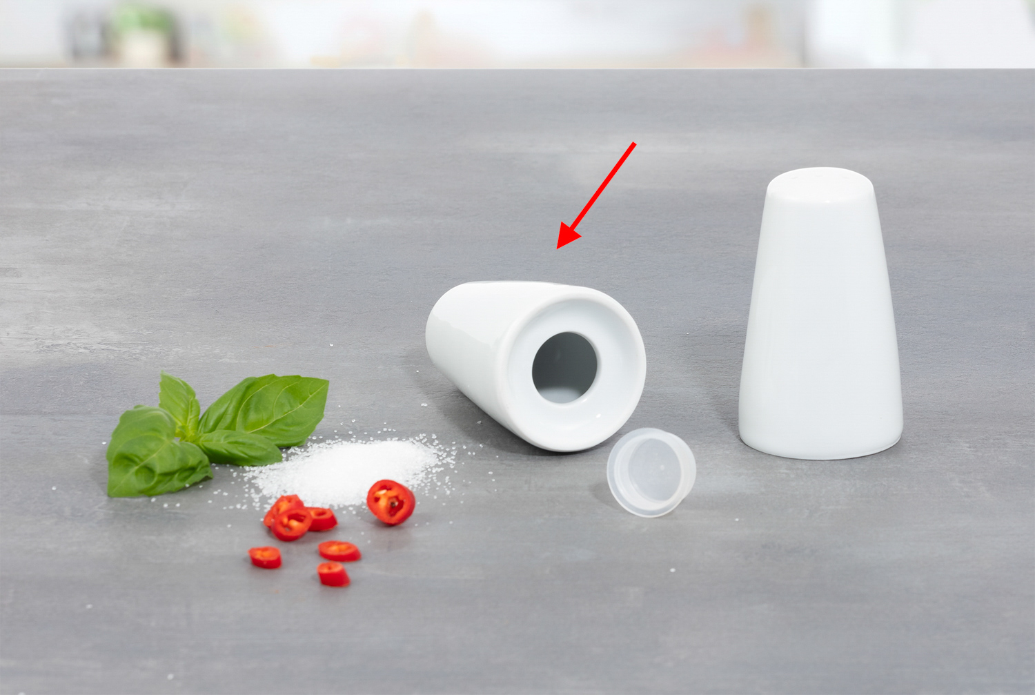 Pfefferstreuer SOLEA, Höhe 7,6 cm, von caterado. Aus weißem Porzellan.