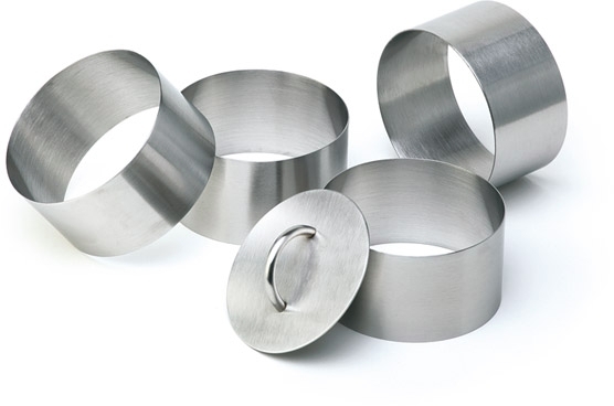 Schaumspeiseringe, 5er Set Ø 6 cm, H: 4,5 cm Edelstahl, mattiert, fugenlos 4 Ringe und 1 Verdichter spülmaschinengeeignet