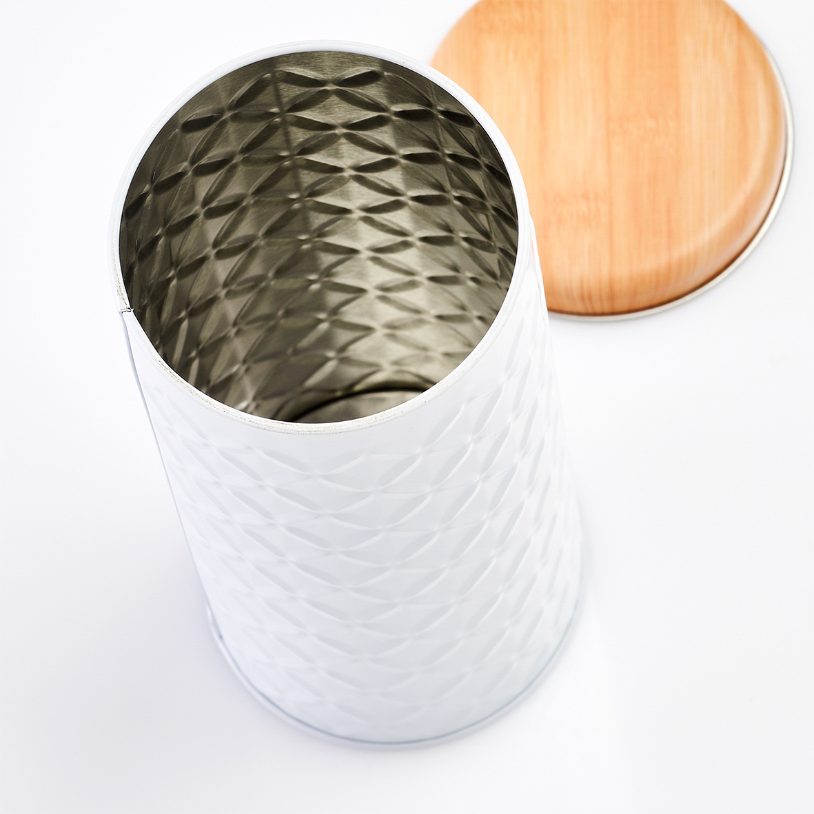 Dose, Metall, Ø7,5x18 cm. Farbe: weiß. Fassungsvermögen: 680 ml. Diese moderne & praktische Vorratsdose ist ein wahres