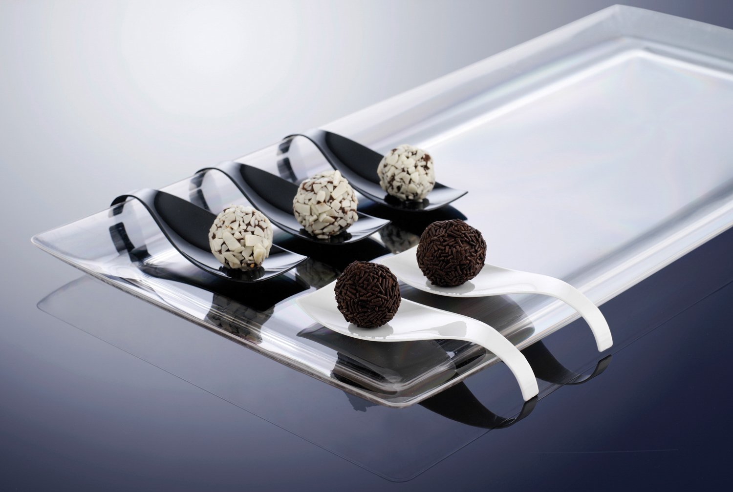 ARAVEN Tablett mit rechteckiger Form aus dem WAVE Catering-Sortiment, durchsichtig und aus Polystyrol