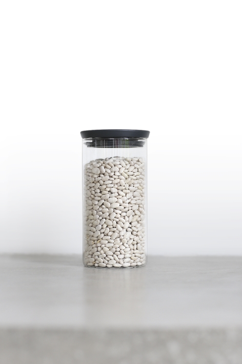 Brabantia stapelbarer Glasbehälter TOKIO, Inhalt: 1,1 Liter, Farbe Deckel: dunkelgrau, Höhe: 20,2 cm, Durchmesser: 10,5 cm.