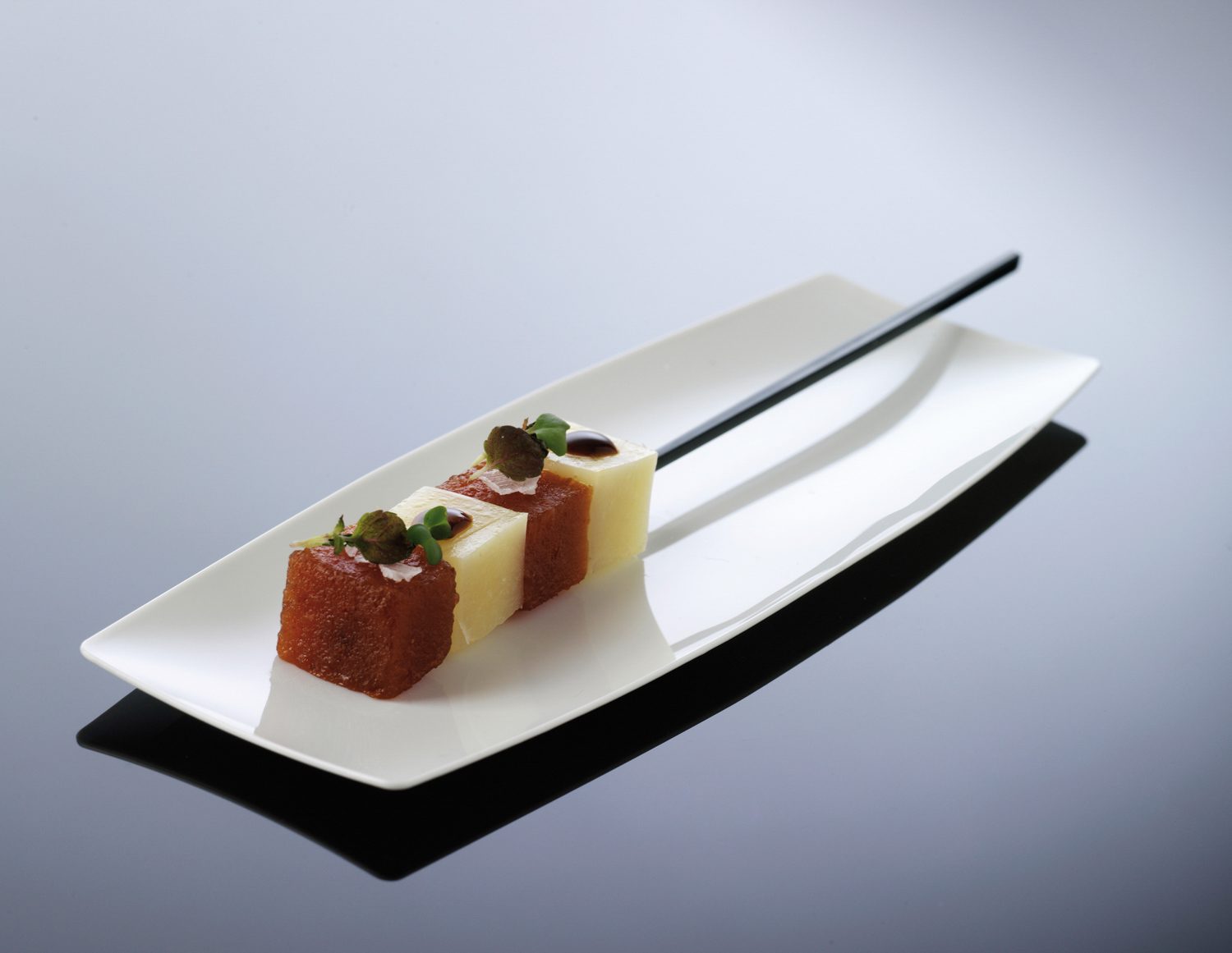 ARAVEN Mini-Tablett aus dem WAVE Catering-Sortiment, weiß und aus Polystyrol