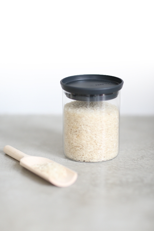 Brabantia stapelbarer Glasbehälter TOKIO, Inhalt: 0,6 Liter, Farbe Deckel: dunkelgrau, Höhe 13 cm, Durchmesser 10,5 cm.