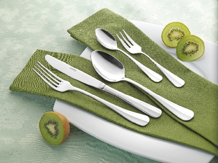 Sparset SOPHIA, aus Edelstahl 18/10, hochglanzpoliert, esser aus Klingenstahl. Materialstärke 3.0/2.5 mm