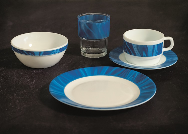 Untertasse NATURA mit blauem Muster. Durchmesser 14 cm, aus Opalglas. Von Bormioli Rocco