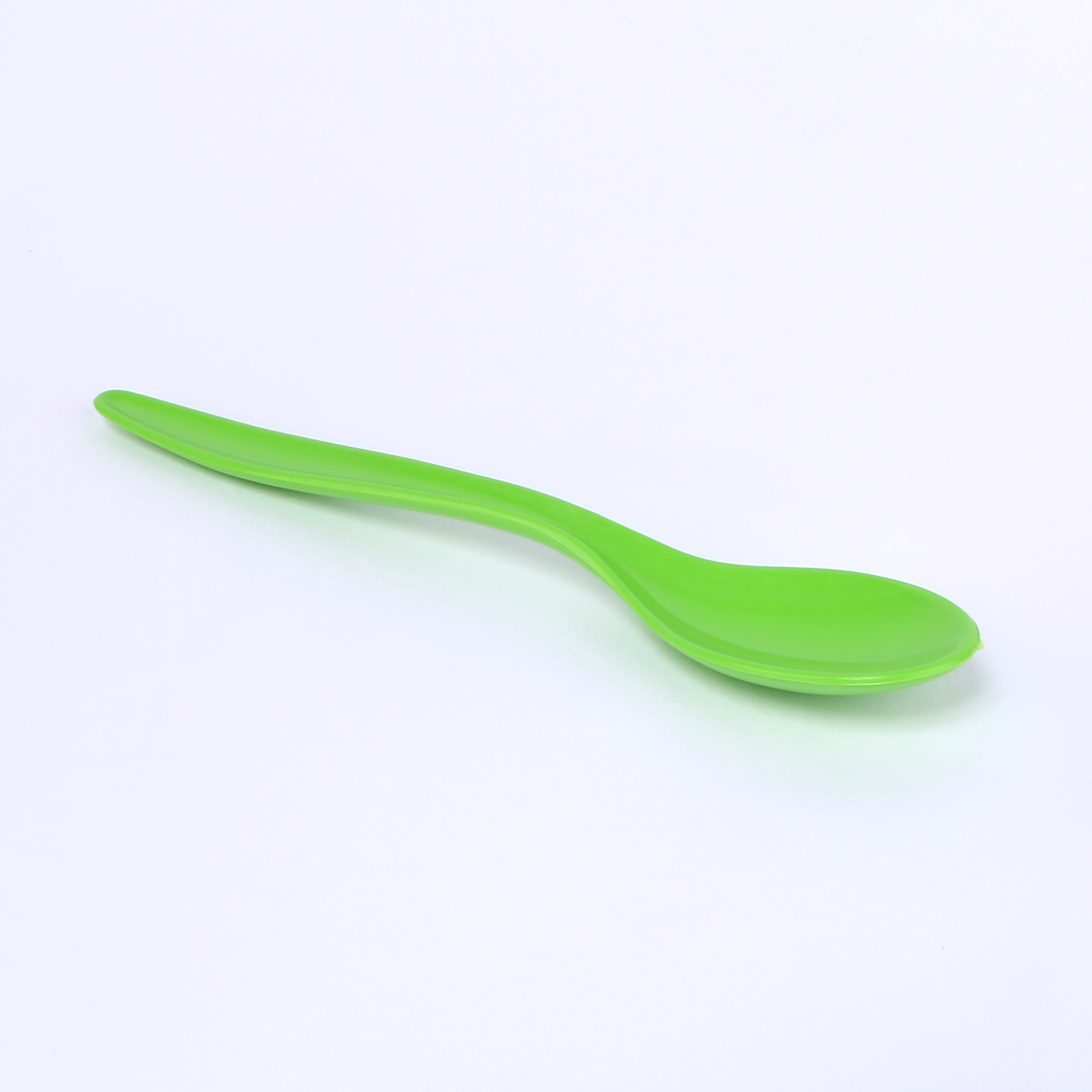 vaLon Zephyr Löffel 15,5 cm aus schadstofffreiem Kunststoff  in der Farbe grasgrün. Inhalt: 6 Stück.