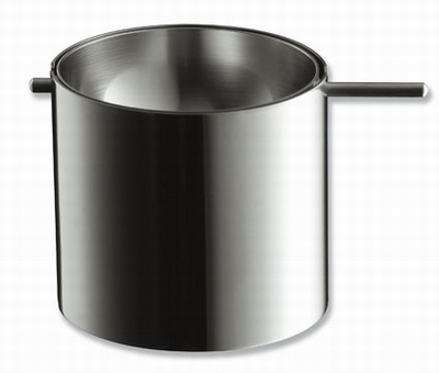 Stelton Kippascher CLASSIC, aus Edelstahl 18/8, Durchmesser: 75 mm, Höhe: 65 mm.