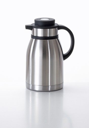 Isolierkanne. Chromnickelstahl. doppelwandig, mit Druckverschluss im Deckel, permanentes