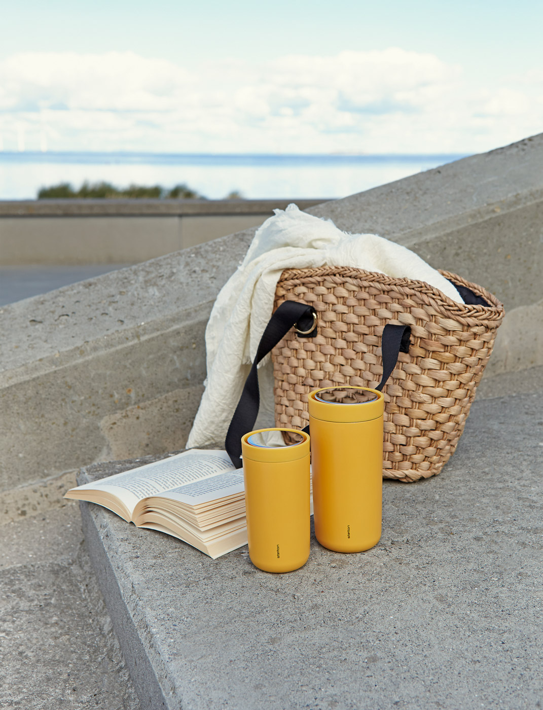 To Go Click to go Becher soft poppy yellow - Maße: 7,2 x 7,2 x 14 cm - von Stelton