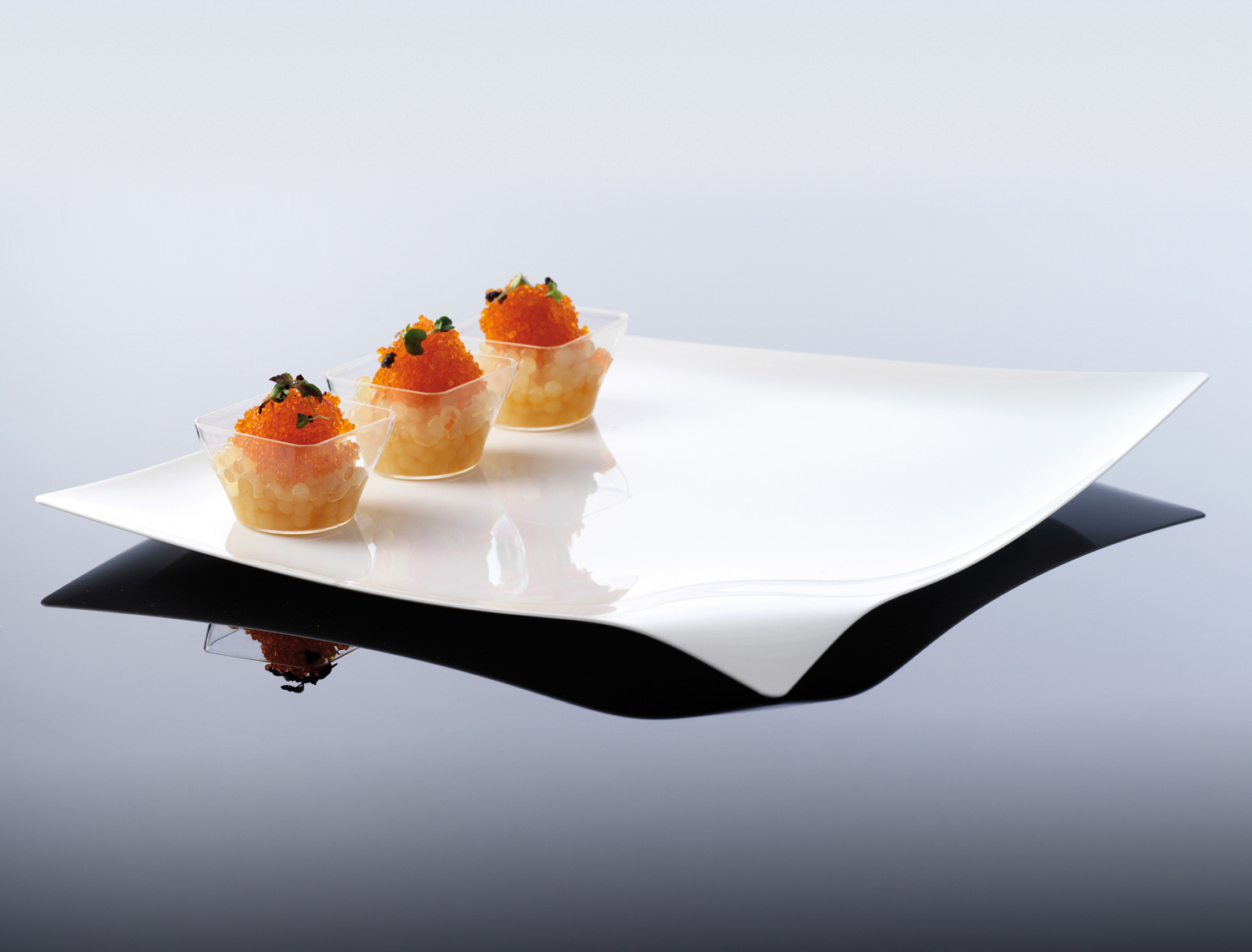 ARAVEN Tablett mit quadratischer Form aus dem WAVE Catering-Sortiment, weiß und aus Polystyrol