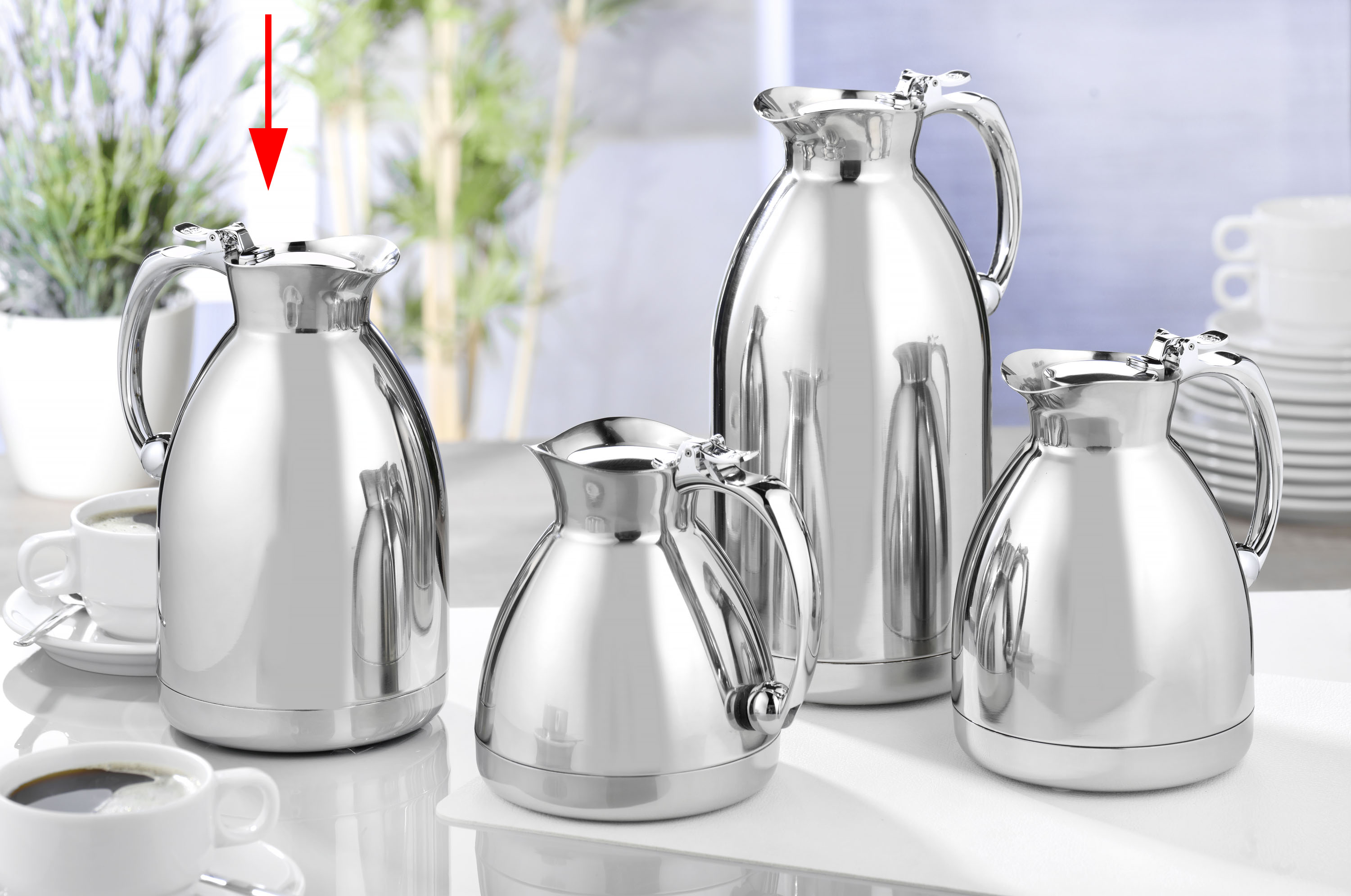 Isolierkanne Alfi HOTELLO, Inhalt: 1,0 Liter, Höhe: 200 mm, aus poliertem Edelstahl, Einhandbedienung, spülmaschinengeeignet.