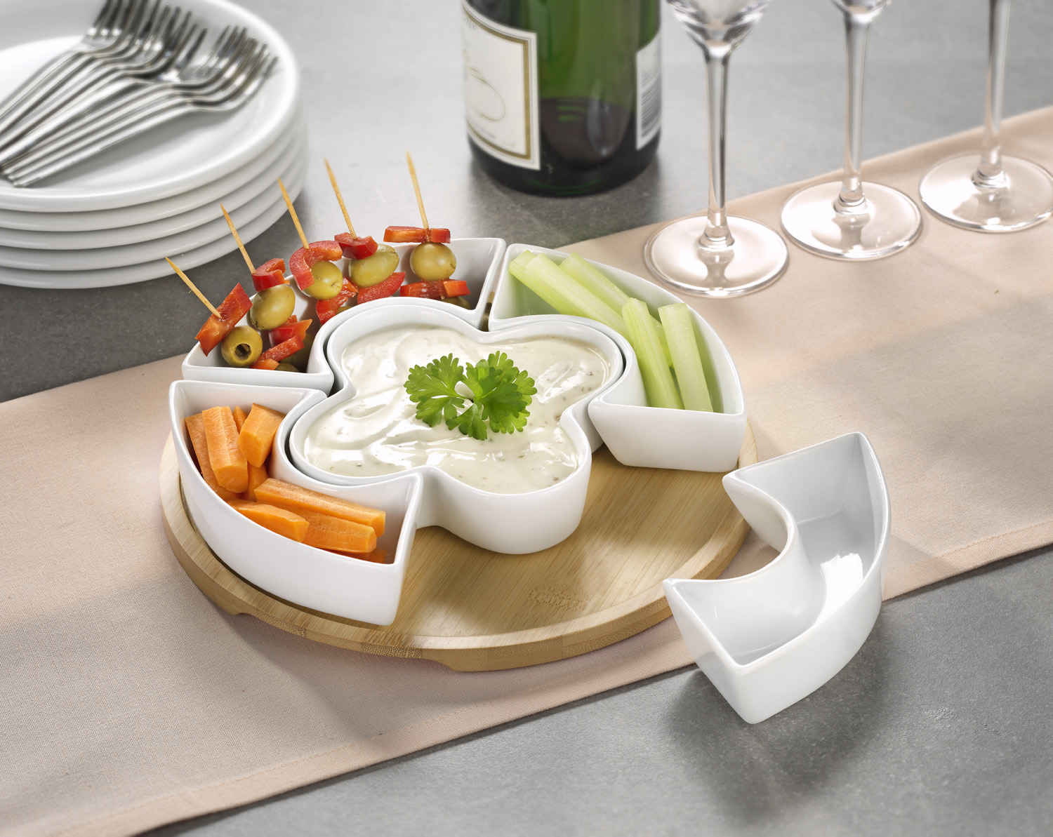 5 tlg. Schalenset in Blumenform mit Bambus- tablet. Im Geschenkkarton.