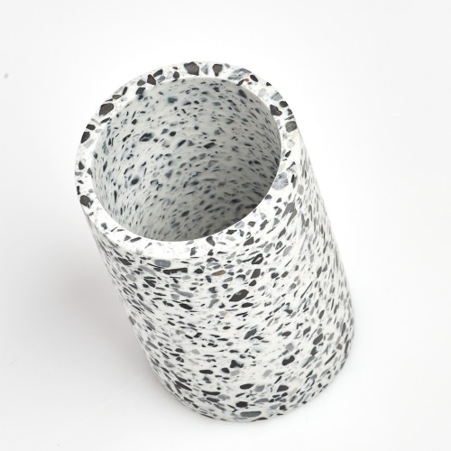 Zahnputzbecher "Terrazzo", Polyresin. Ø: 70 mm. Höhe: 106 mm.