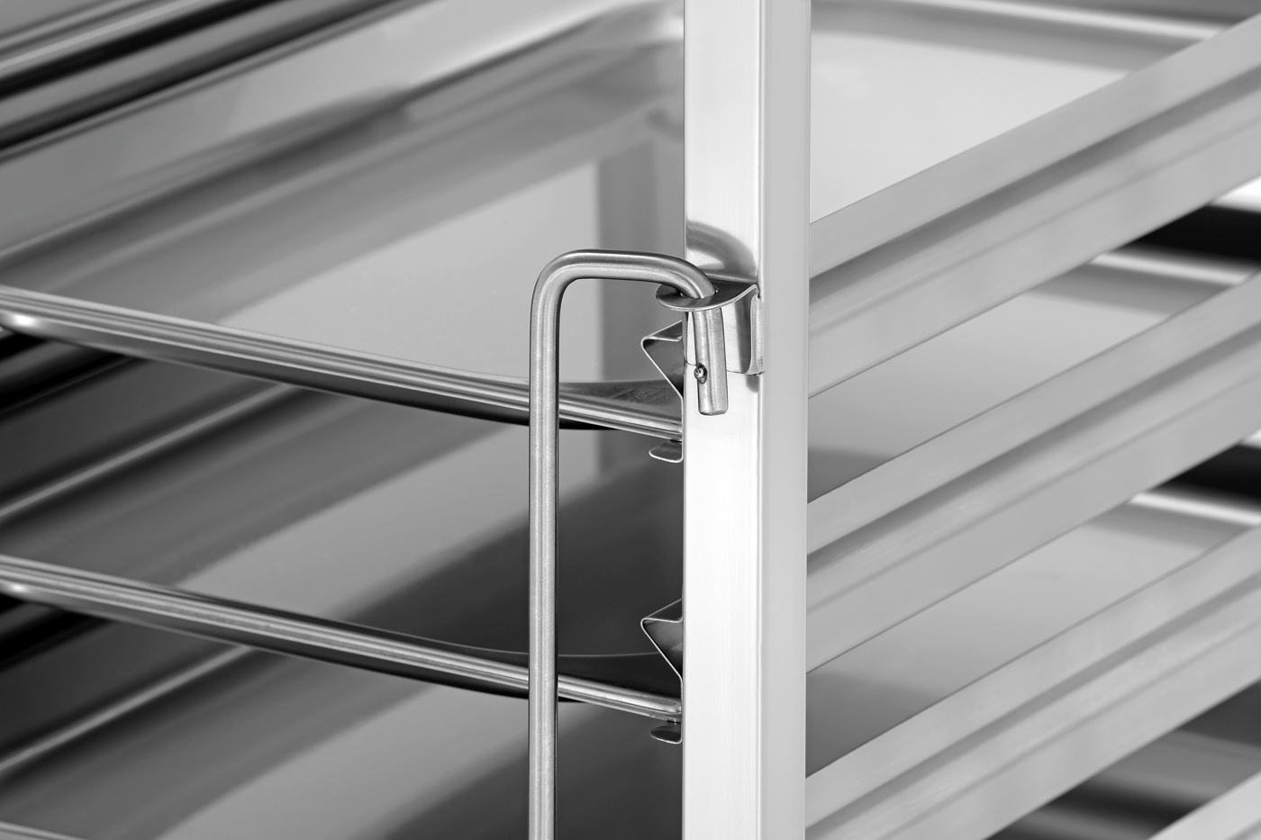 Bartscher Gastronormwagen AGN700-1/1 |Eigenschaften: Je eine Behältersicherung anVorder- und Rückseite | Maße: 45 x 62 x 101,0