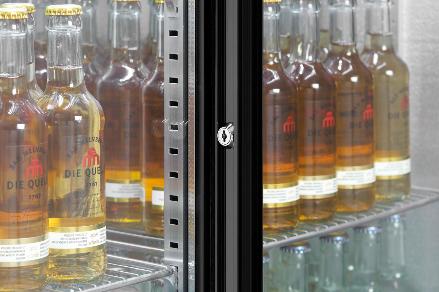 Bartscher Barkühlschrank 176L | Innenbeleuchtung:Ja | Maße: 90 x 53 x 85,0 cm. Gewicht: 50,6 kg