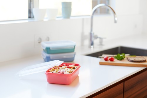 EMSA N10309 SET 4-teilig, 0,2 / 0,55/ 1,0/2,2L Clip & Close Color Edition Frischhaltedose Transparent/Koralle