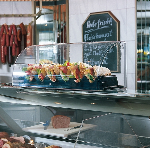 Vitrine / Thekenaufsatz 63,5 x 25 cm, H: 25 cm SAN, glasklar, aus einem Teil gespritzt, rutschfest vielseitig einsetzbar für