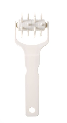 Stipproller, 60 mm breite Walze mit 32 langen und haltbaren Stippnadeln.