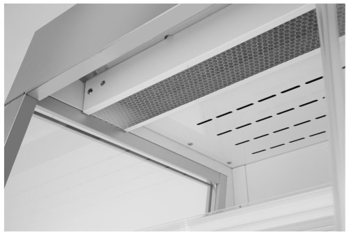 Multideck Kühlvitrine 320L. Gehäuse aus Stahl, gehärtetes Sicherheitsglas an den Seiten. Umluftkühlung mit automatischer Abtauung,