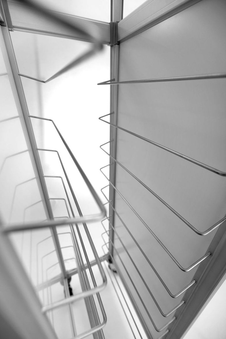 Bartscher Tablettwagen AT1000-GN | AnzahlEinschübe: 10 | Maße: 46 x 69 x 167,5 cm. Gewicht:21,6 kg