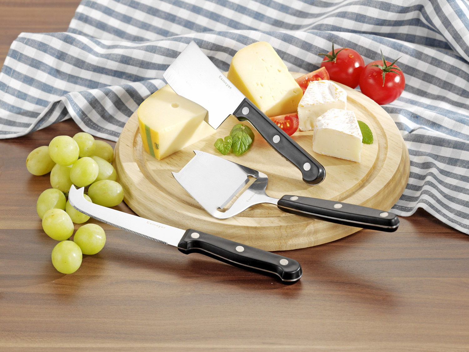 4-tlg. Käse-Zubereitungs-/Servier-Set GOURMET, inkl. rundem Schneidbrett aus Holz, verpackt im Geschenkkarton mit Fenster.