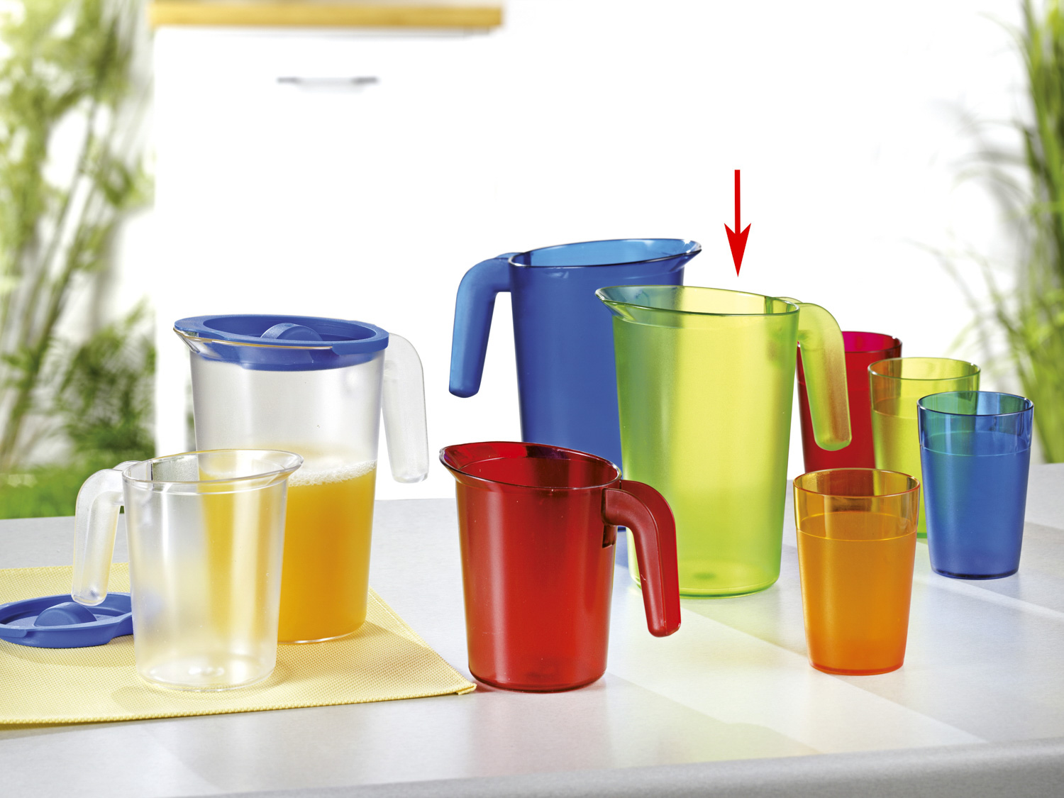 Roltex Saftkanne LUCY aus Polycarbonat in grün, Kapazität: 1 l, Höhe: 17 cm.