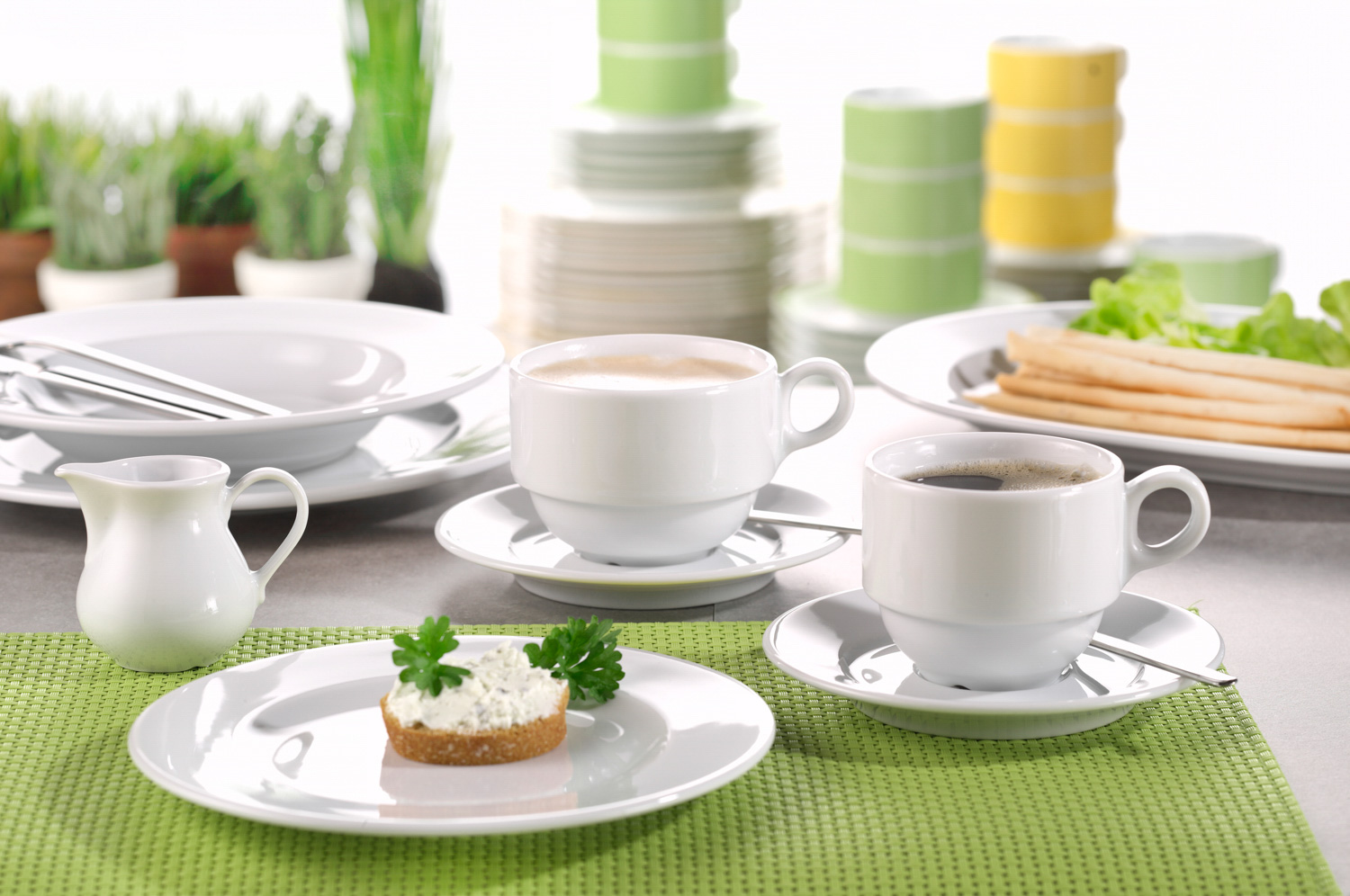 MERIDIAN Frühstück-Untertasse, 15,5cm, aus weißem Porzellan, von caterado. Made in Europe.