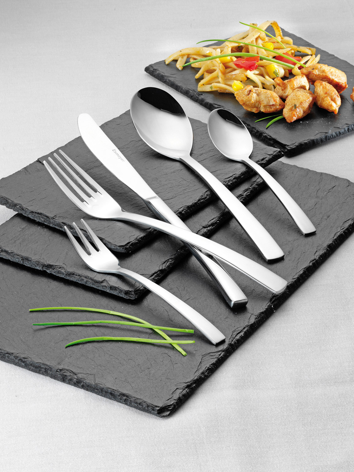 30-teiliges Besteck ISABEL aus Edelstahl 18/10, poliert, Messer aus Klingenstahl.