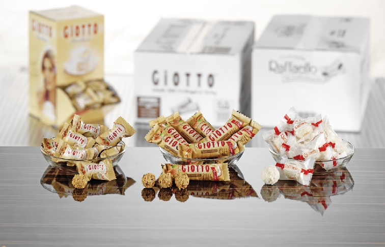 Ferrero RAFFAELLO, Inhalt: 285 Stück à 10g je Karton.