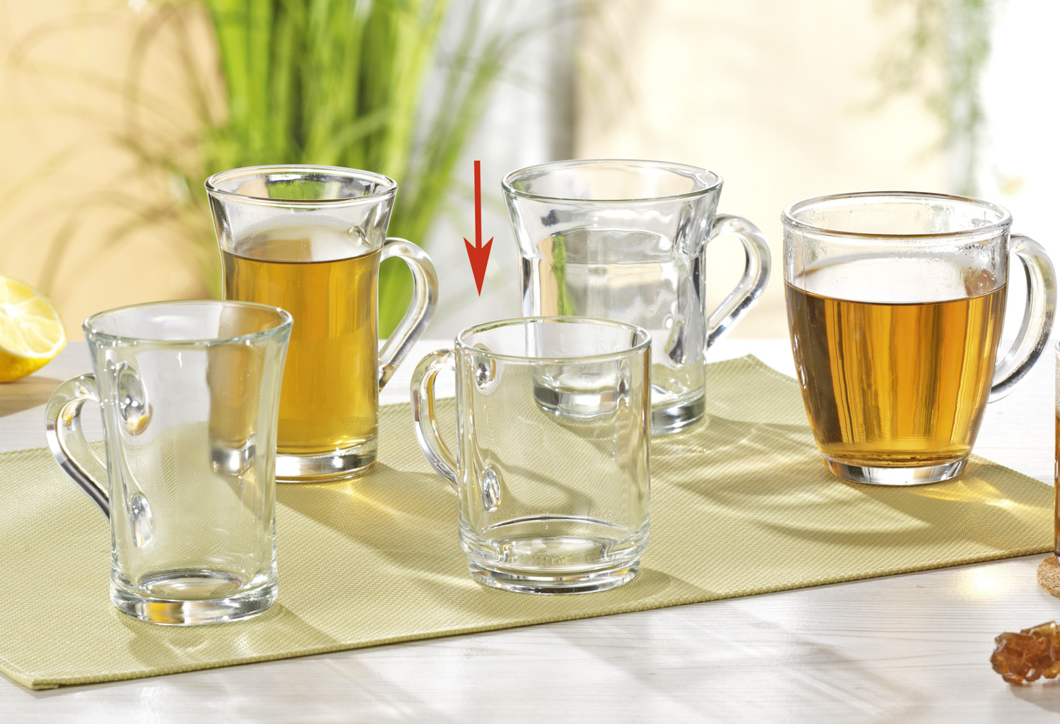 Henkelbecher DANIEL, Inhalt: 0,25 Liter, Höhe: 90mm, Durchmesser: 72 mm, Füllstrich bei 0,2 Liter, transparent, stapelbar.