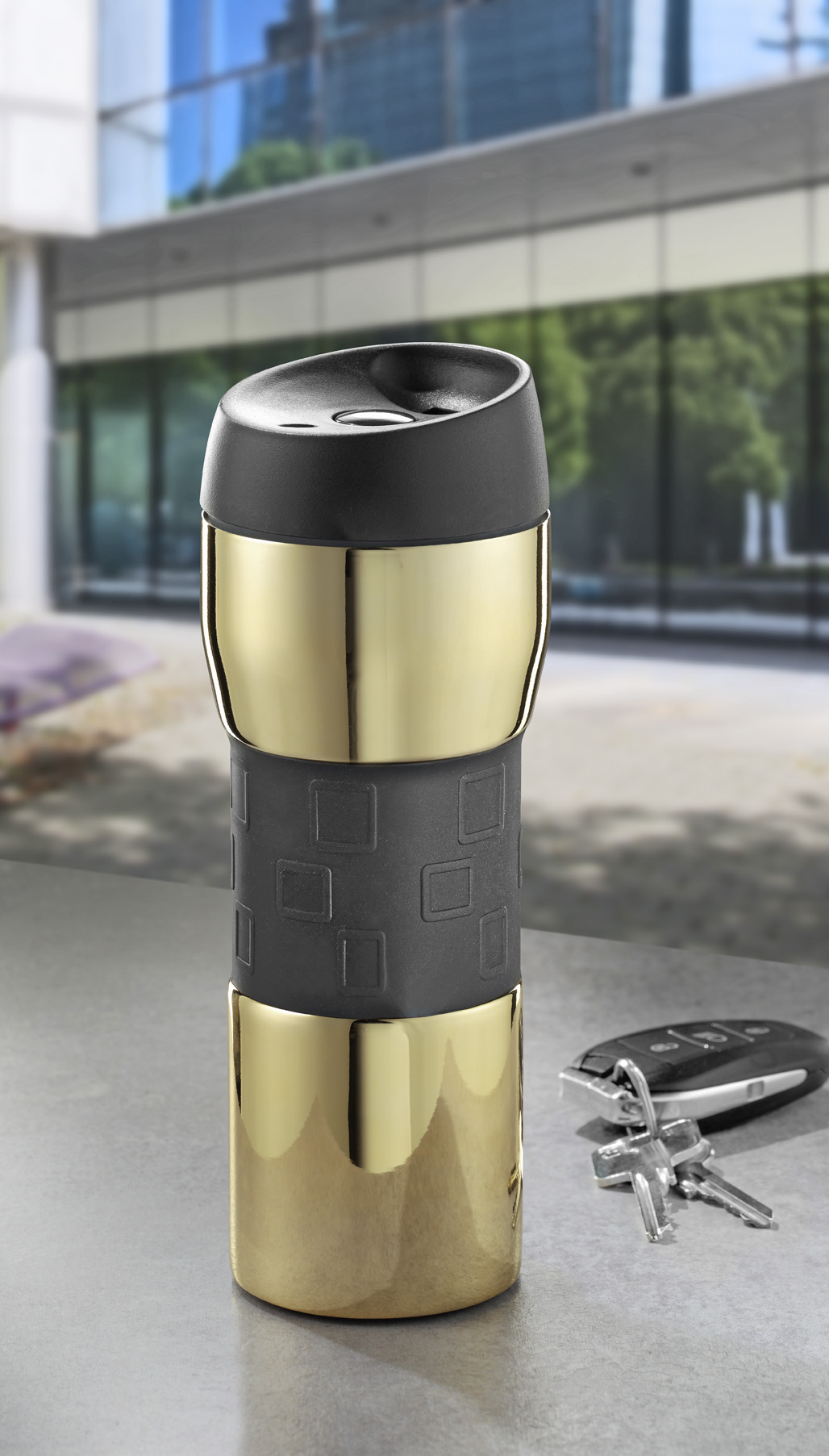 Coffee-to-Go-Becher VIA, Edelstahl, 420 ml, mit champagnerfarbener PVD-Beschichtung.