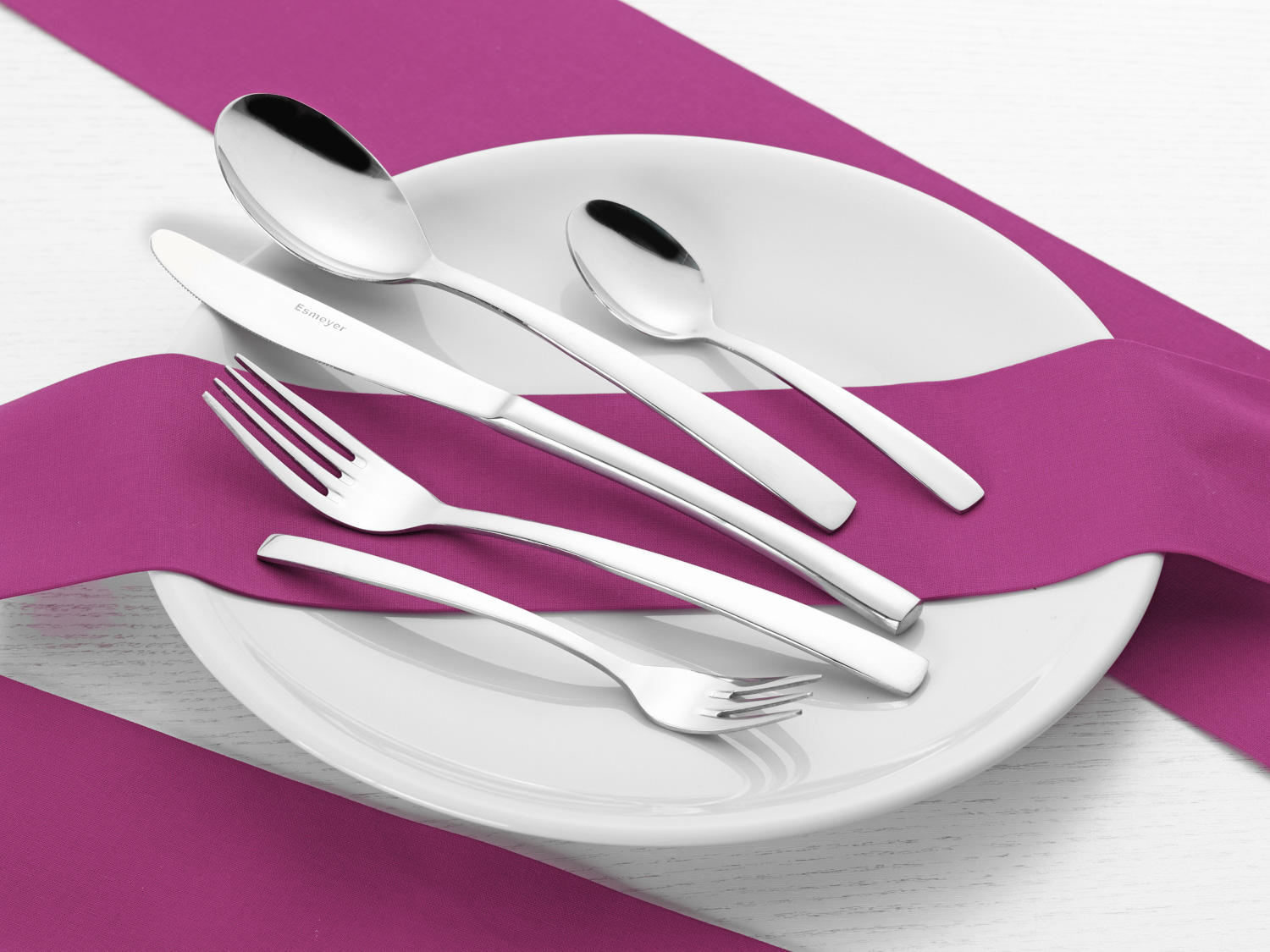 30-teiliges Besteck ISABEL aus Edelstahl 18/10, poliert, Messer aus Klingenstahl.